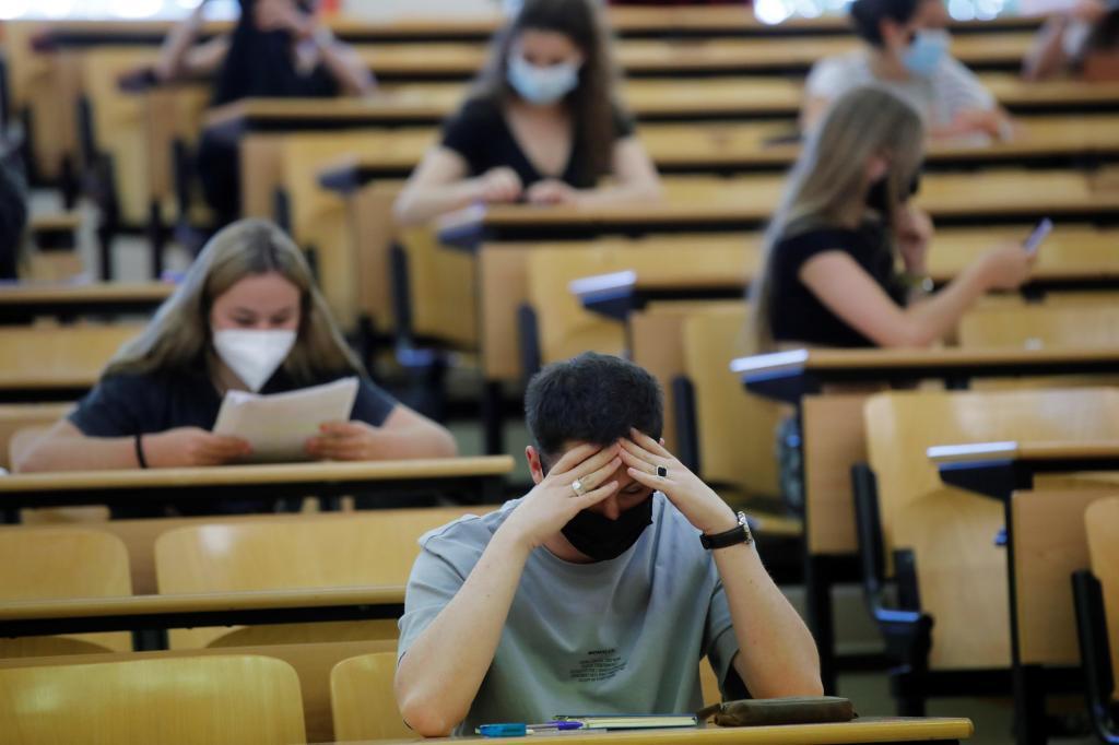 Madrid El Examen De Matem Ticas Ii De La Ebau No Habr A Recibido