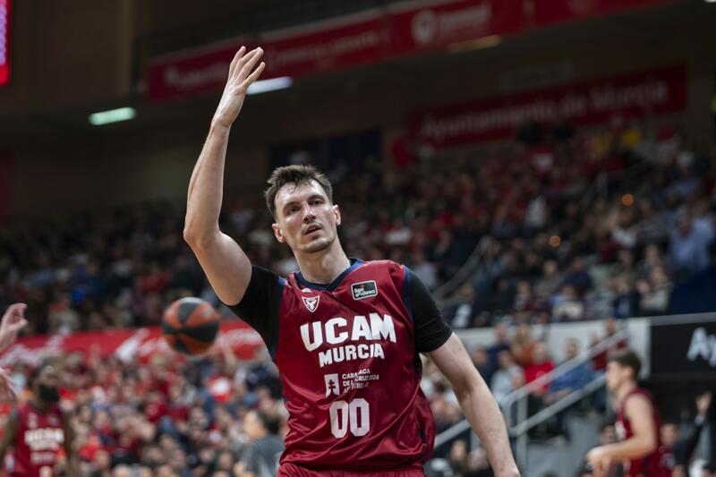 El Let N Rodions Kurucs Renueva Con El Ucam Murcia