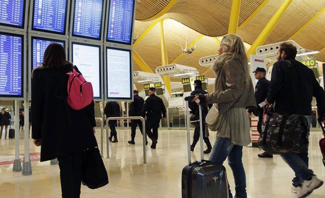 Apuñalan a dos mujeres en la T-1 del aeropuerto de Barajas