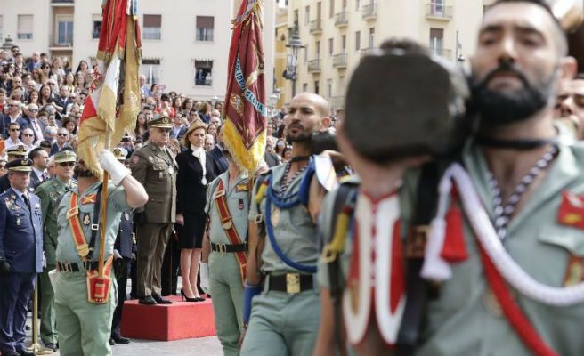 El Gobierno condecora a diez altos mandos militares