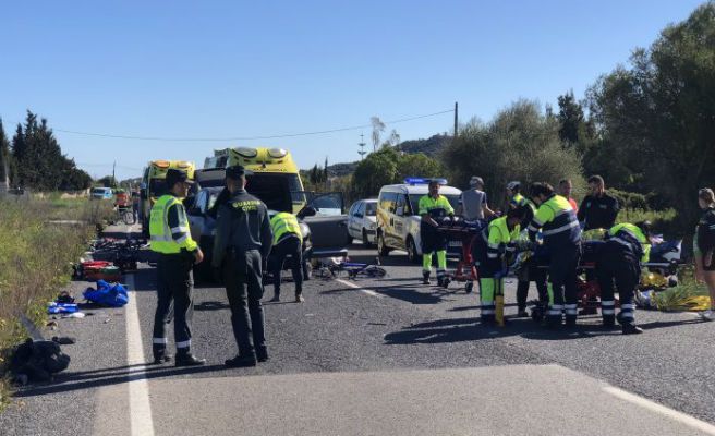 La Guardia Civil te explica cómo debes adelantar a un ciclista