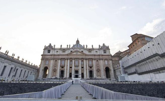 La Fundación Franco ve un intento de “chantaje” al Vaticano en el viaje de Calvo a Roma