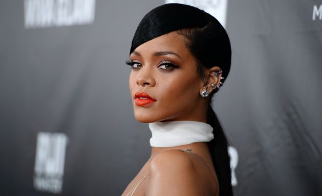 Rihanna consigue colar un desnudo integral en Instagram