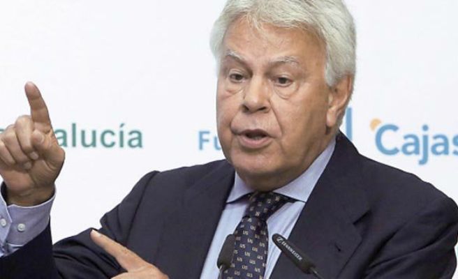 Felipe González aboga por pactar “buscando la centralidad” para evitar “los antagonismos”