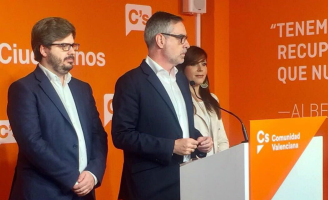 Ciudadanos descarta el ‘tripartito’ y confía en que Vox y PSOE no bloqueen un gobierno de cambio