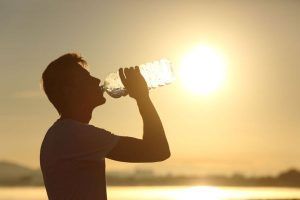 Imagen De Archivo Persona Tomando Agua