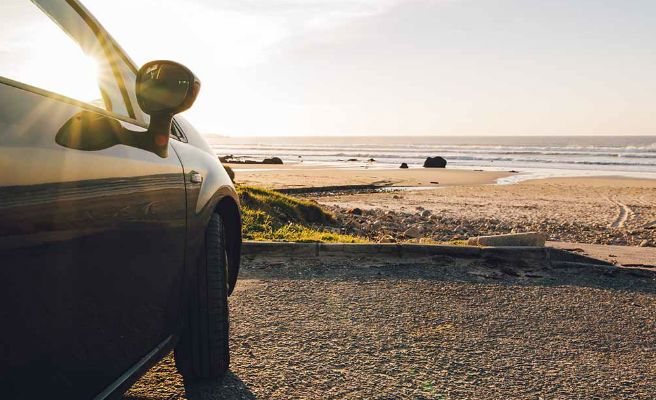 Así es cómo los días de sol y playa pueden afectar a tu coche si no se siguen estos consejos