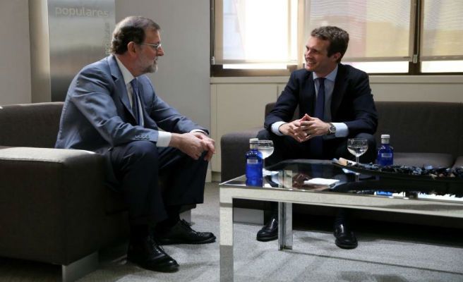 Casado comparte comida con Rajoy