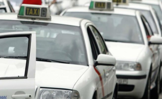 Huelga de taxis en Madrid y Barcelona: lo que debes saber si vas a pedir hoy un Cabify o Uber