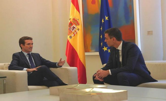 Concluye la cuarta reunión de Sánchez con Casado