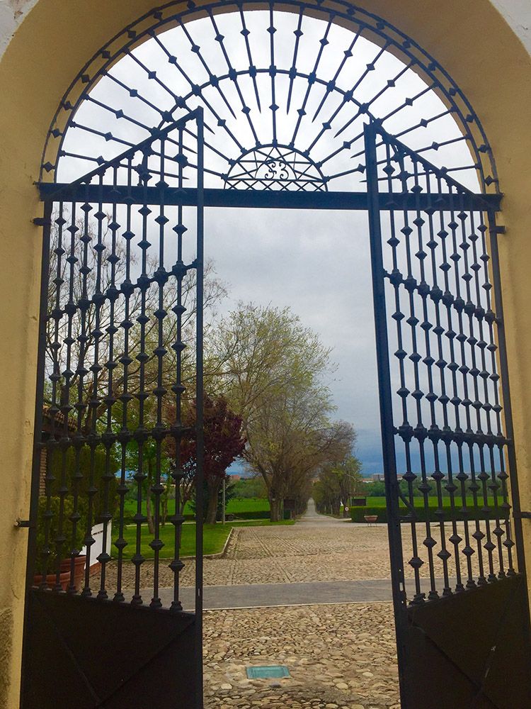 Puerta Cason Desde Patio Capilla