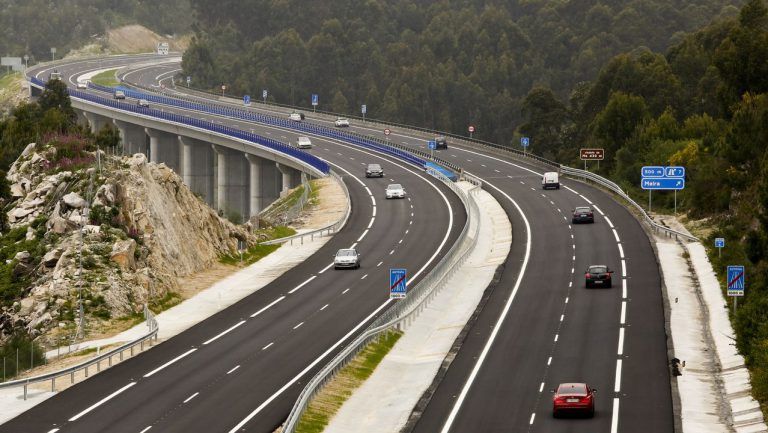 Ethel Vázquez avanza que el actual ritmo de las obras del 3º trecho del desblodamiento permitirá adelantar a antes del verano el final de la Autovía del Morrazo