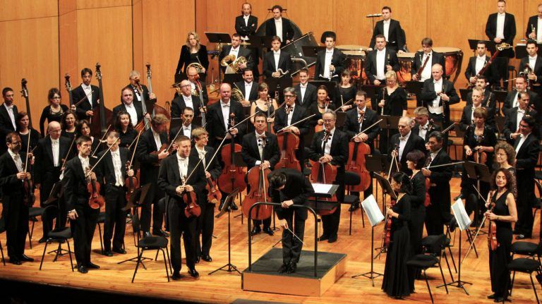 Afundación presenta a la Orquesta Sinfónica de Galicia en concierto con María Dueñas en Pontevedra