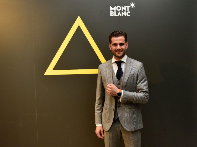 El nuevo reloj inteligente SUMMIT 2, de Montblanc, presentado junto al jugador del Real Madrid, Nacho Fernández