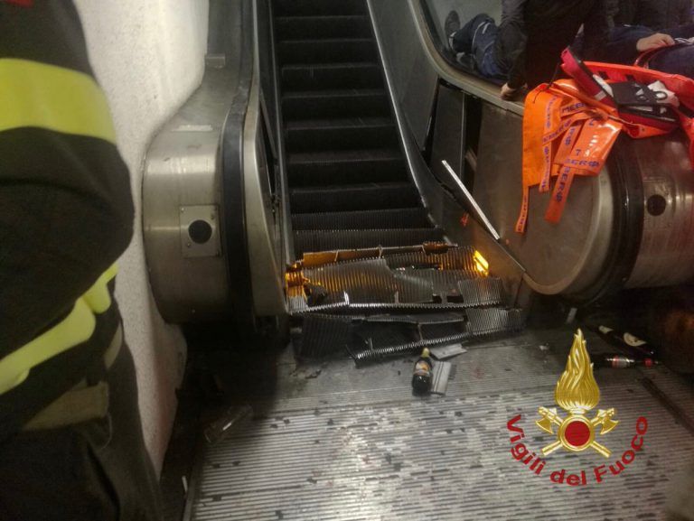 24 heridos, uno en estado grave, tras ceder la escalera mécanica del metro de Roma con aficionados den Cska de Moscú