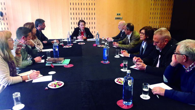 Magdalena Valerio y el delegado del Gobierno, Javier Losada, se reúnen con los representantes de los sindicatos gallegos de la mesa de diálogo social a nivel estatal