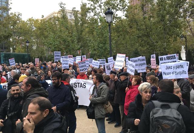 Más de mil personas claman ante el Supremo por una justicia independiente