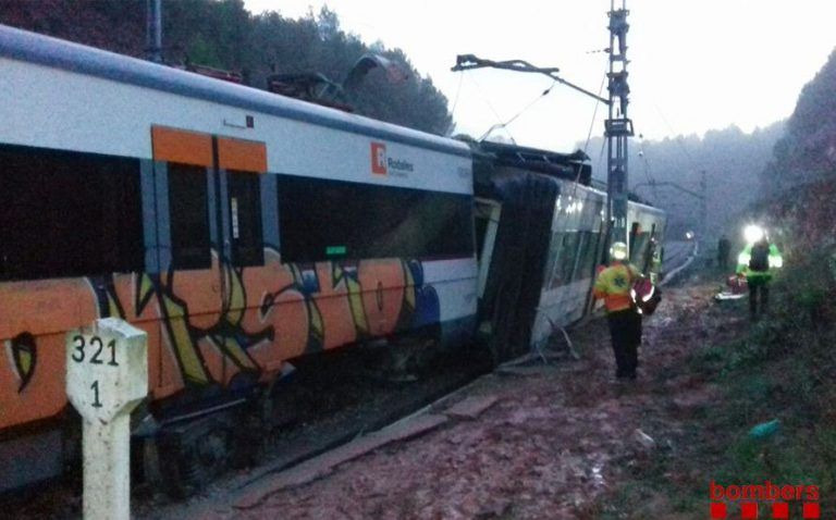 Un muerto y 44 heridos en un accidente de tren en Barcelona