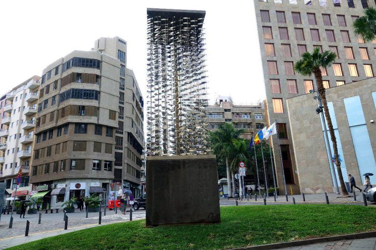 S. C. DE TENERIFE: El Consistorio devuelve la obra ‘Cardumen’ a su estado original tras restaurarla