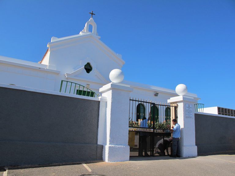 S. Mª. DE GUÍA: El Ayuntamiento de Guía amplía el horario de apertura de los cementerios por el Día de Todos los Santos