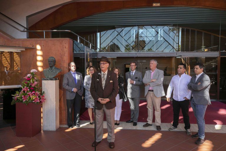 GRAN CANARIA:Ofrenda floral en homenaje a Alfredo Kraus coincidiendo con el día de su cumpleaños