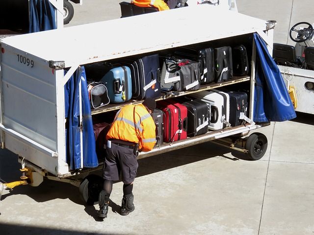 Un mozo de maletas borracho del aeropuerto de Kansas aparece en Chicago tras quedarse dormido en el trabajo
