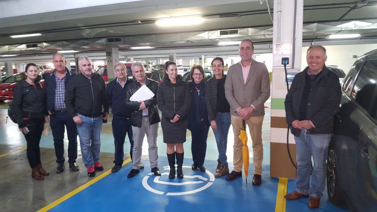 TEROR: Teror estrena su primer punto de carga rápida de coches eléctricos y su primer ‘baby room’