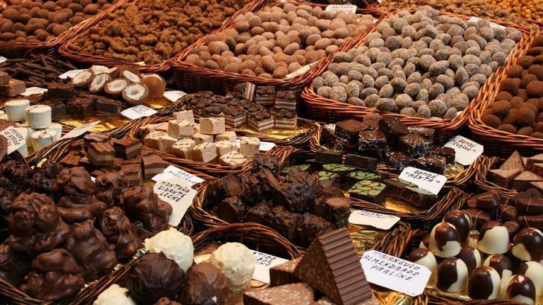 Un hombre roba 18 toneladas de chocolate para pagar una duda