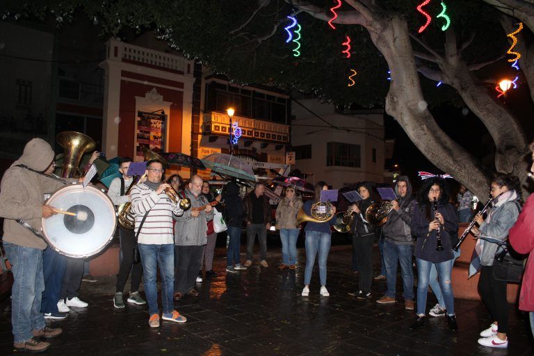 LA LAGUNA. El casco histórico lagunero enciende este viernes en la calle de La Carrera el alumbrado navideño