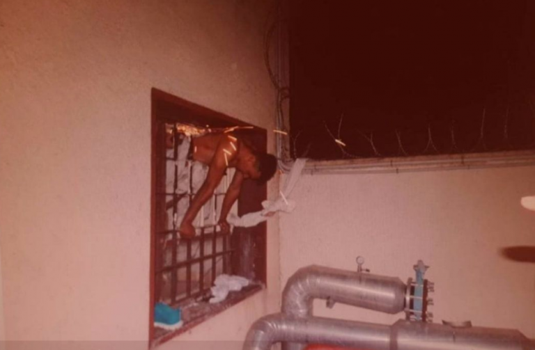 Un preso se queda atrapado entre los barrotes de su celda tras intentar fugarse en Almería