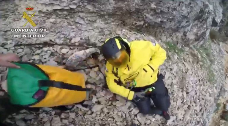 Impresionante rescate: la Guardia Civil logra salvar a un hombre tras caer por un barranco