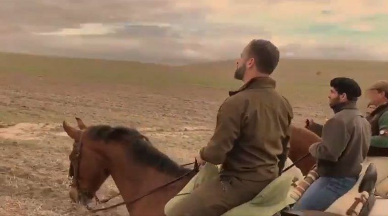 Los mejores memes tras el vídeo promocional de VOX con Santiago Abascal a caballo