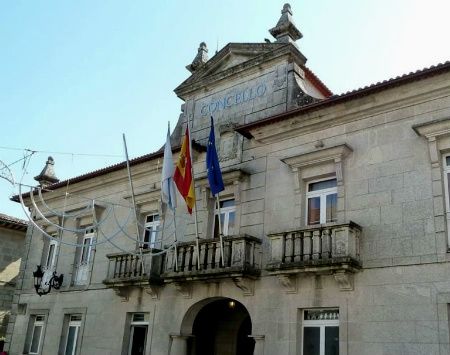 Comienza la demolición de la cubierta de la nave de la calle Camilo José Cela