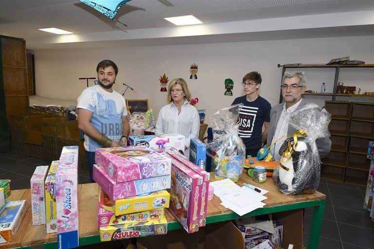 LAS PALMAS DE G.C.: Medina alaba la labor de la Casa de Galicia para mantener la solidaridad y la magia de la Noche de Reyes