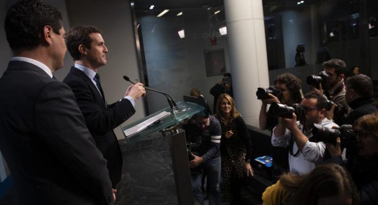 Casado minimiza la “radicalidad” de Vox y carga contra Sánchez por pactar con Bildu e independentistas