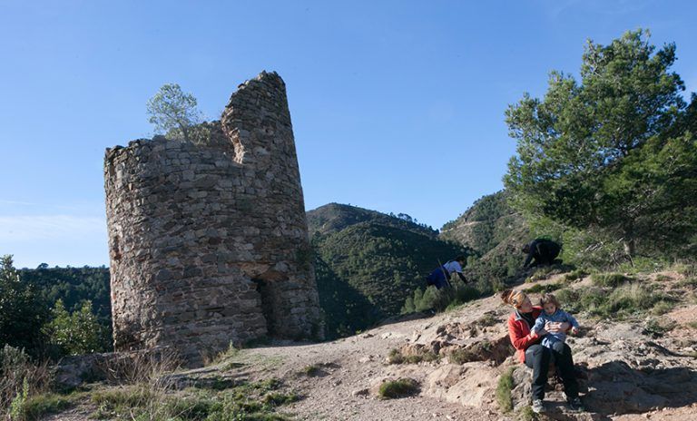 Encuentran una espada medieval en las obras del castillo de Aín en Castellón