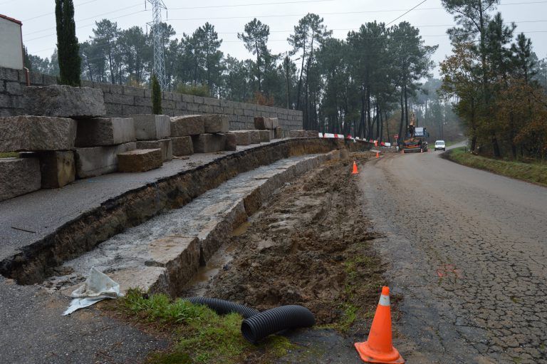 Iniciada la obra de la nueva senda peatonal de Torroso