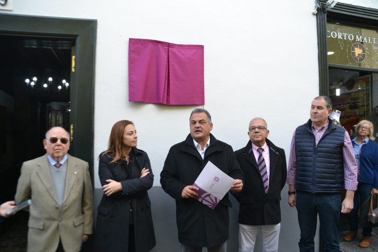 LA LAGUNA: El Ayuntamiento conmemora el centenario del fallecimiento del Doctor Manuel Olivera con una placa en su antigua casa familiar