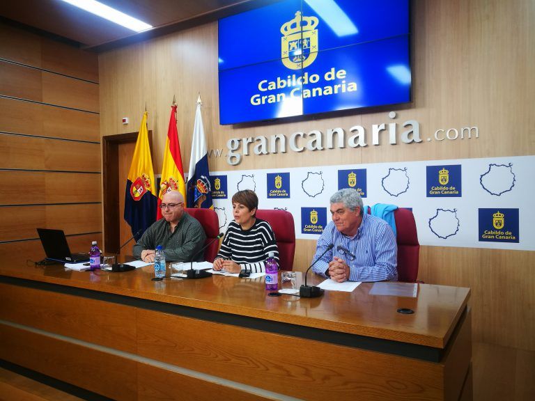 GRAN CANARIA: El Cabildo edita un libro de Juan Eugenio García que bucea en los orígenes del cuchillo canario y expone valiosas fotografías de su evolución