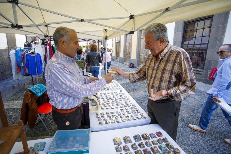 LAS PALMAS DE G.C.: El mercadillo de artesanía de Vegueta crece y amplía su oferta con 13 nuevos puestos de venta