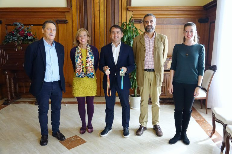 S. C. DE TENERIFE: El alcalde recibe a los medallistas en el Campeonato Europeo de Natación Master