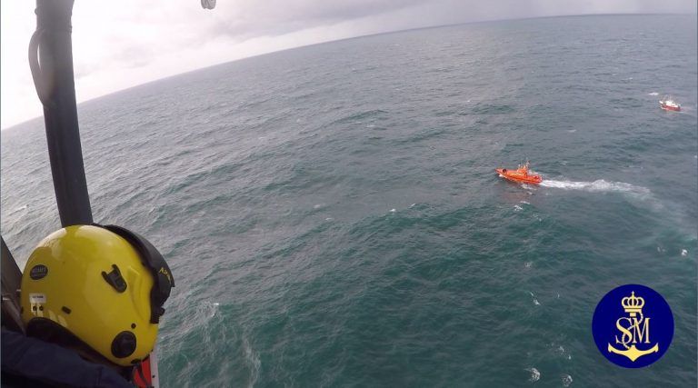 Nueva tragedia en el mar: un marinero muere tras volcar su nave en el puerto de Malpica