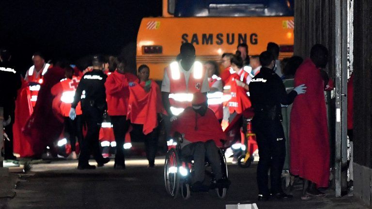 12 muertos y varios desaparecidos en el naufragio de una patera en el mar de Alborán