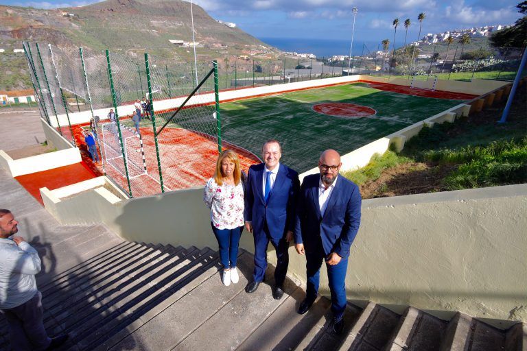 LAS PALMAS DE G.C.: El Ayuntamiento concluye la renovación de las pistas deportivas de Tenoya tras una inversión de 95.000 euros