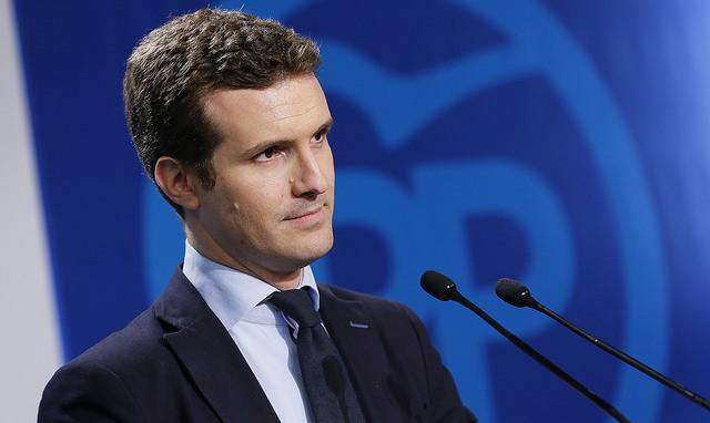 Casado espeta a Sánchez que “España se le queda demasiado grande” y le urge a convocar elecciones