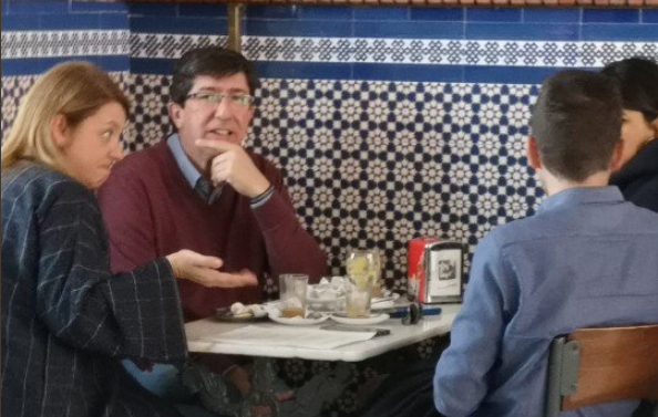 La foto de la polémica: Ciudadanos y Adelante Andalucía se reúnen en Jerez para conformar la mesa del Parlamento