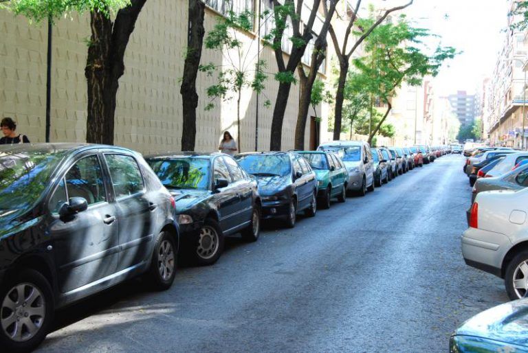 Marlaska anuncia que la DGT bajará a 30 km/h el límite en las calles de un carril por sentido