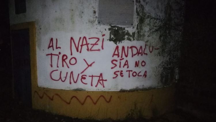 Pintan amenazas en la casa de Morante de la Puebla tras apoyar a Vox: «Al nazi tiro y cuneta»