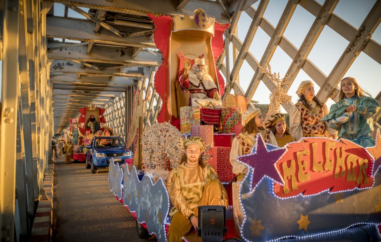 Melchor, Gaspar y Baltasar llegan este año en tren a la Cabalgata Internacional de Reis de la Eurocidade