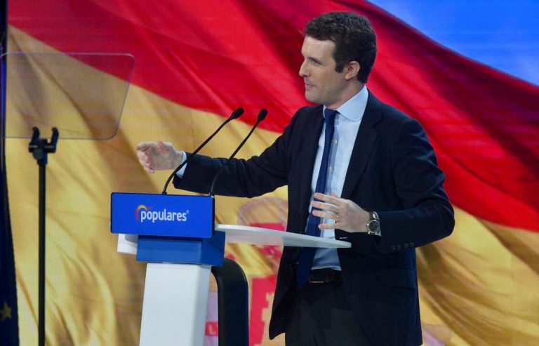 Casado promete “liberar” a la sociedad catalana que está “secuestrada por una banda de fanáticos”